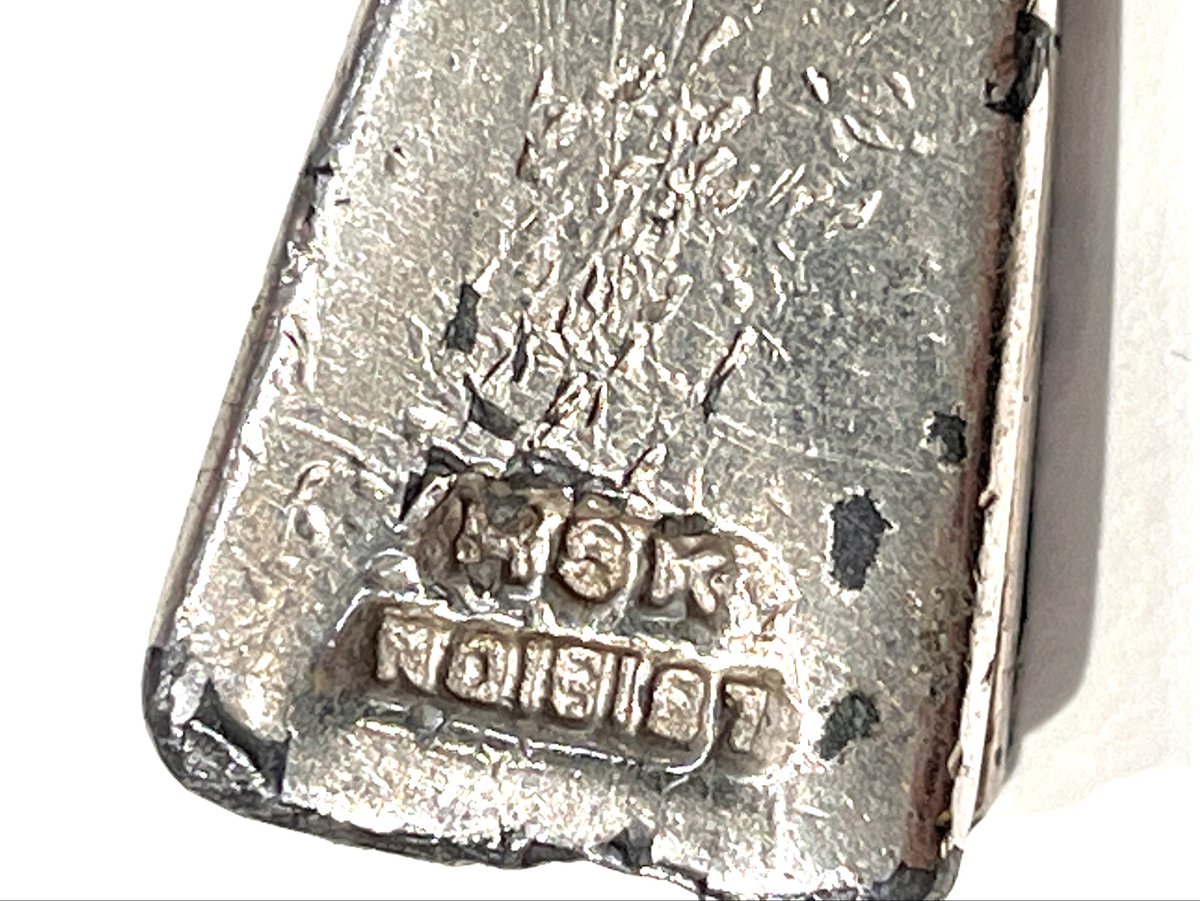 大江戸骨董市にて。鉛筆削りは釣鐘型？で、紐を通せる形。 背面の刻印