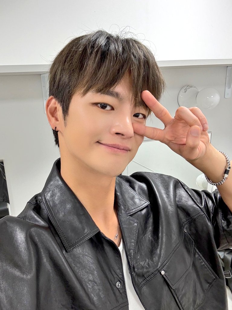 初のサイン入りチェキ✨😭🙏 あんなに忙しかった日の楽屋で、チェキも