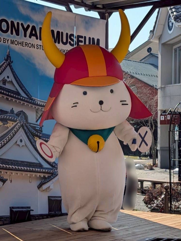 本日 #ひこにゃん 殿は #四番町スクエア をお散歩しておられたでござる