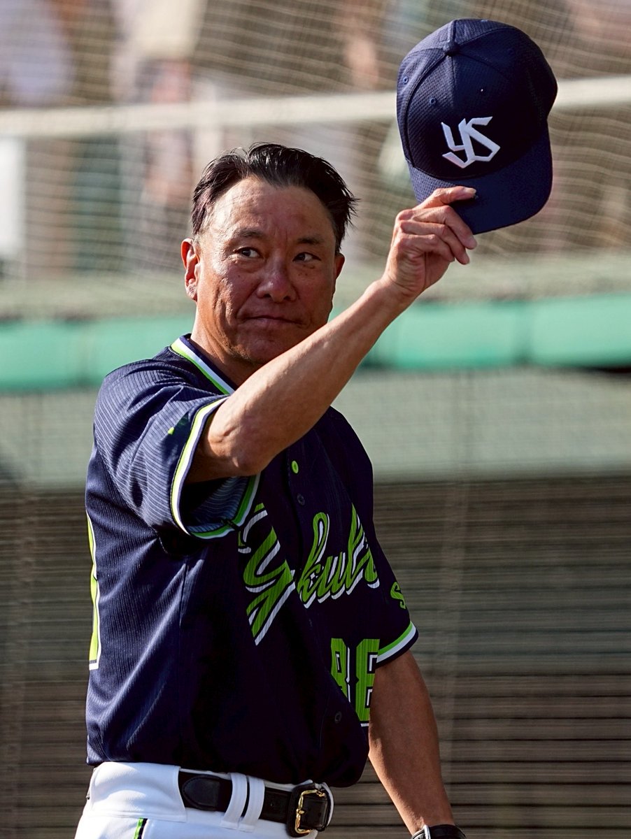 池山隆寛監督 初勝利です オープン戦初戦 良いスタートを切れました