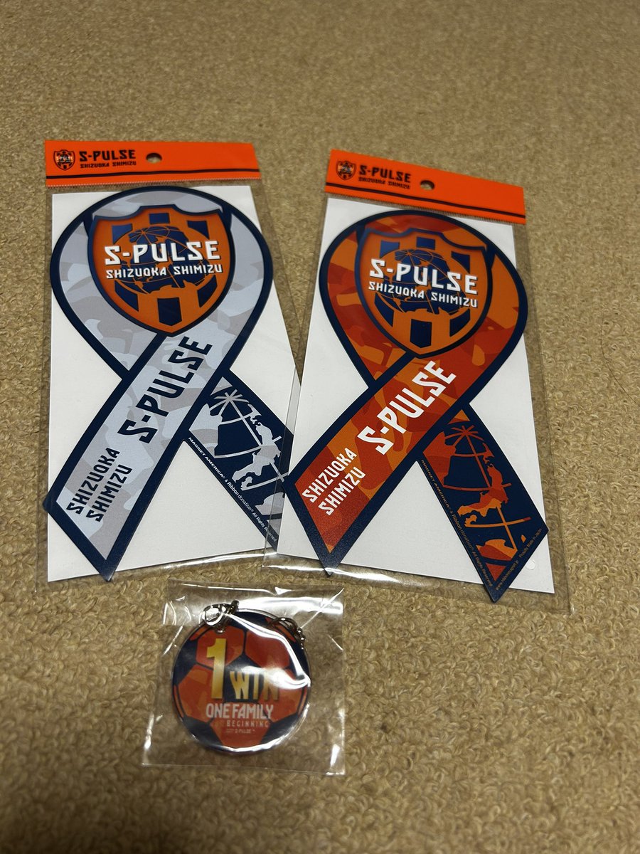 再来週来る新車用にリボンマグネット買って勝ち連チャームもらった