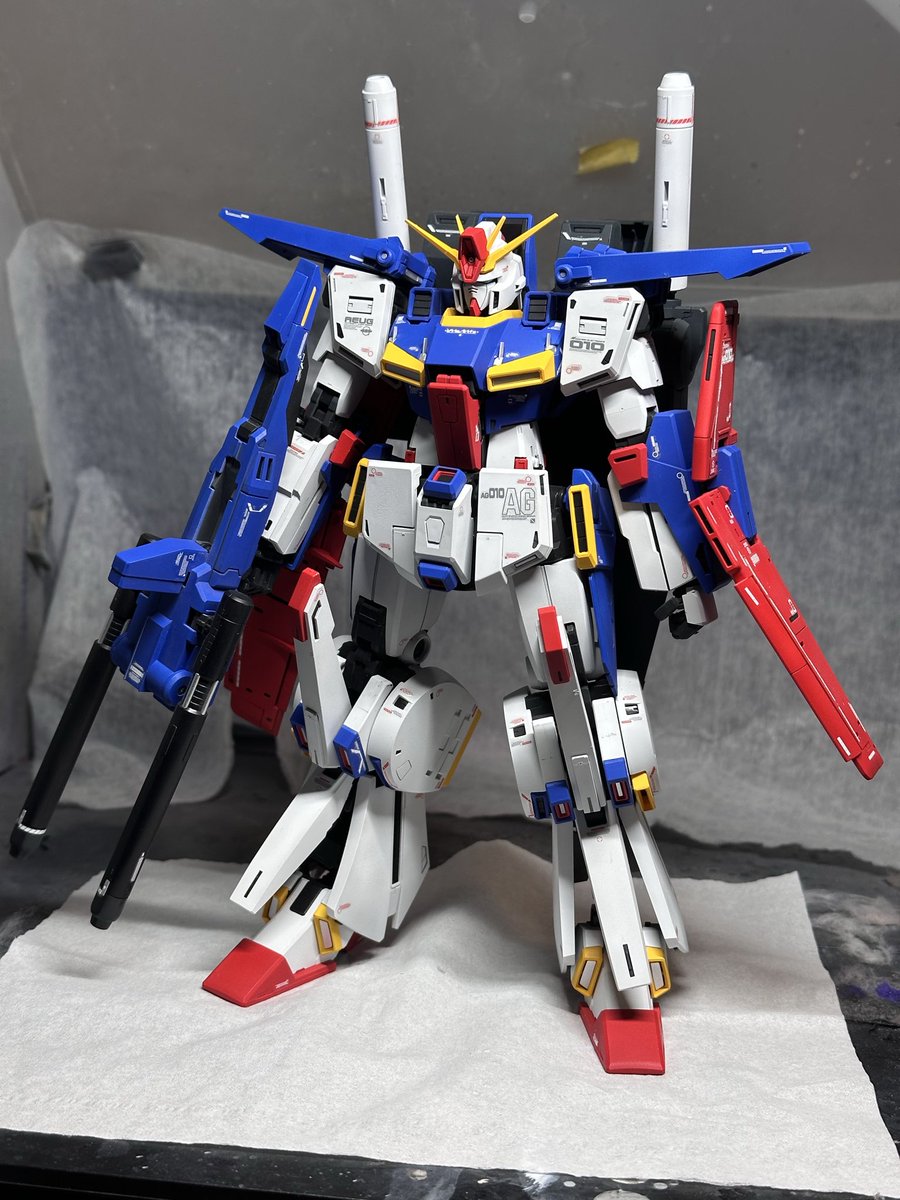 MG ZZ ver.Ka やっとこさ全塗装完成😎 こんな発色良い塗料使ったの