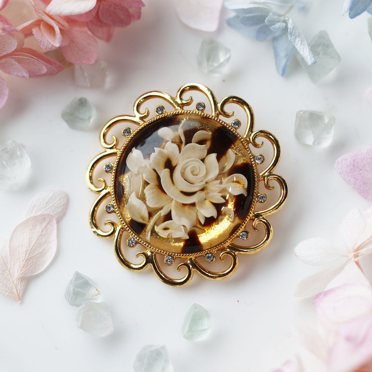 海福雑貨通販部の【ヴィンテージアクセサリー】に、薔薇模様の鼈甲