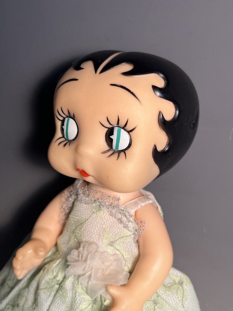 ソフビのベティちゃん 手足が動きお座りもします‼️ カール人形の