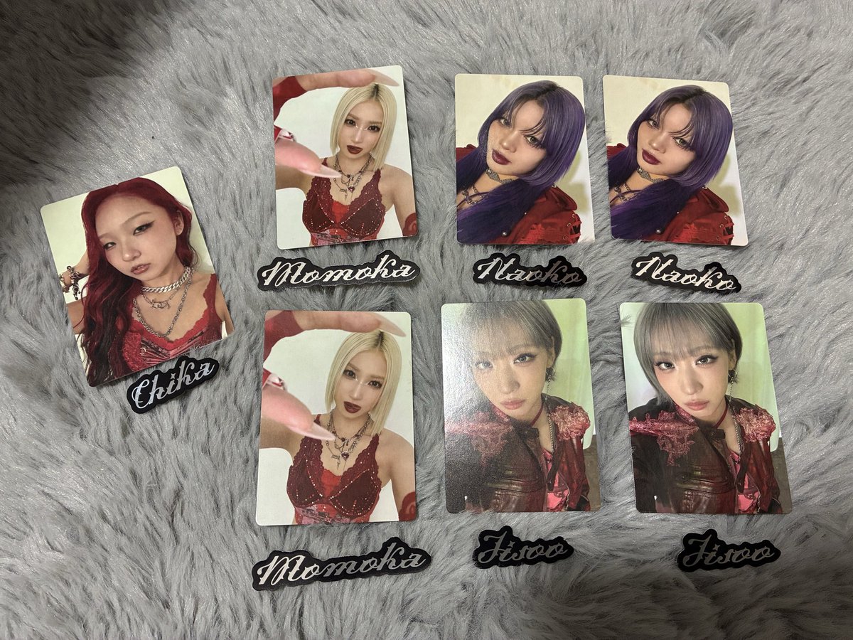 HANA トレカ交換希望🌹】 NAOKO JISOO MOMOKA どれかと、 KOHARU YURI