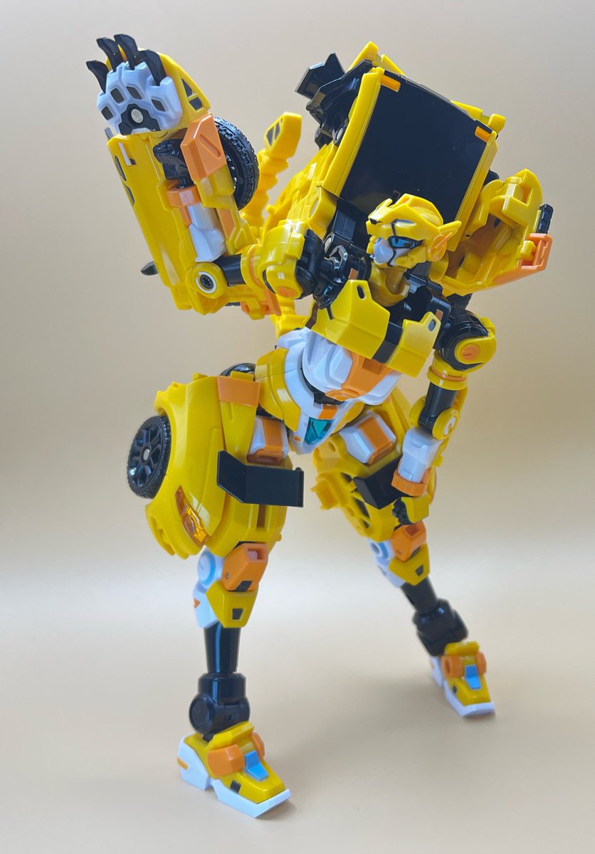 タキちゃん この変形ロボ…可愛い過ぎる #メタルカードボットW