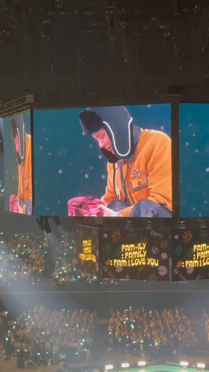 2026 G-DRAGON 'FAM' MEETING [FAM+ILY : FAMILY: FAM I LOVE YOU] IN