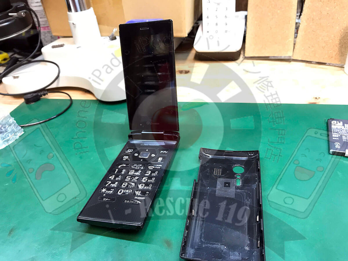 ガラケー修理 佐倉市＞ヒンジが折れて画面が映らなくなった - Switch