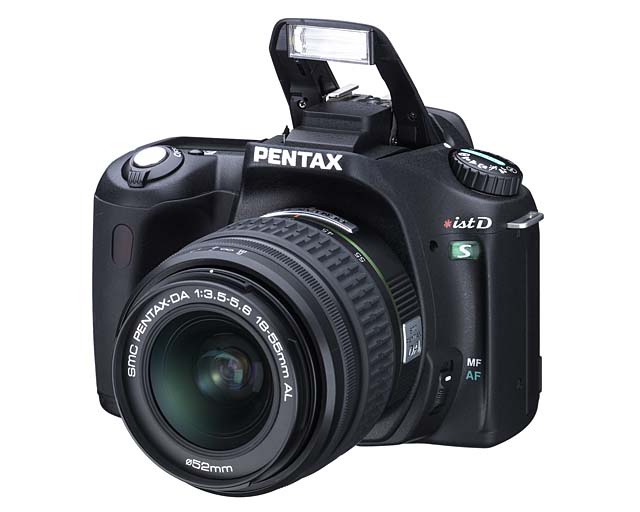 ペンタックス、実売10万円を切るデジタル一眼レフ「*ist Ds」