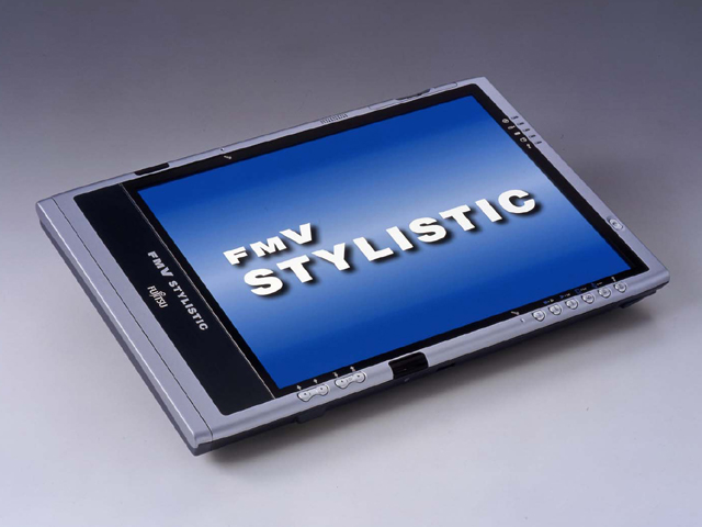 富士通、重量約990gのキーボード付きタブレットPC