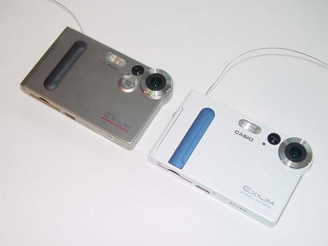 カシオ、厚さ11mmの世界最薄カード型デジカメ「EXILIM」を6月21日に発売