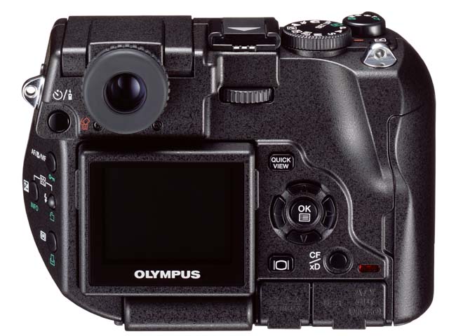 オリンパス、光学5倍の800万画素高級機「CAMEDIA C-8080」