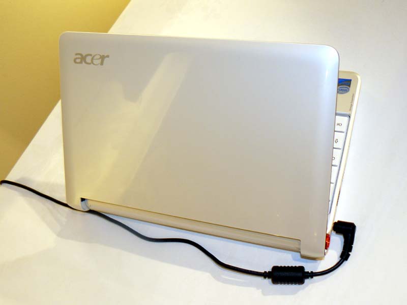 日本エイサー、Atom搭載の8.9型ネットブック「Aspire one」を国内販売