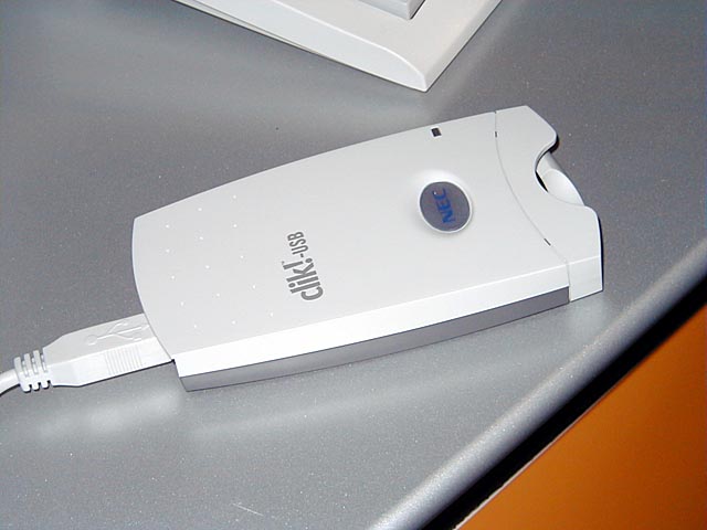 アイオメガ、Clik!ドライブと250MB Zipドライブの日本語版を発売