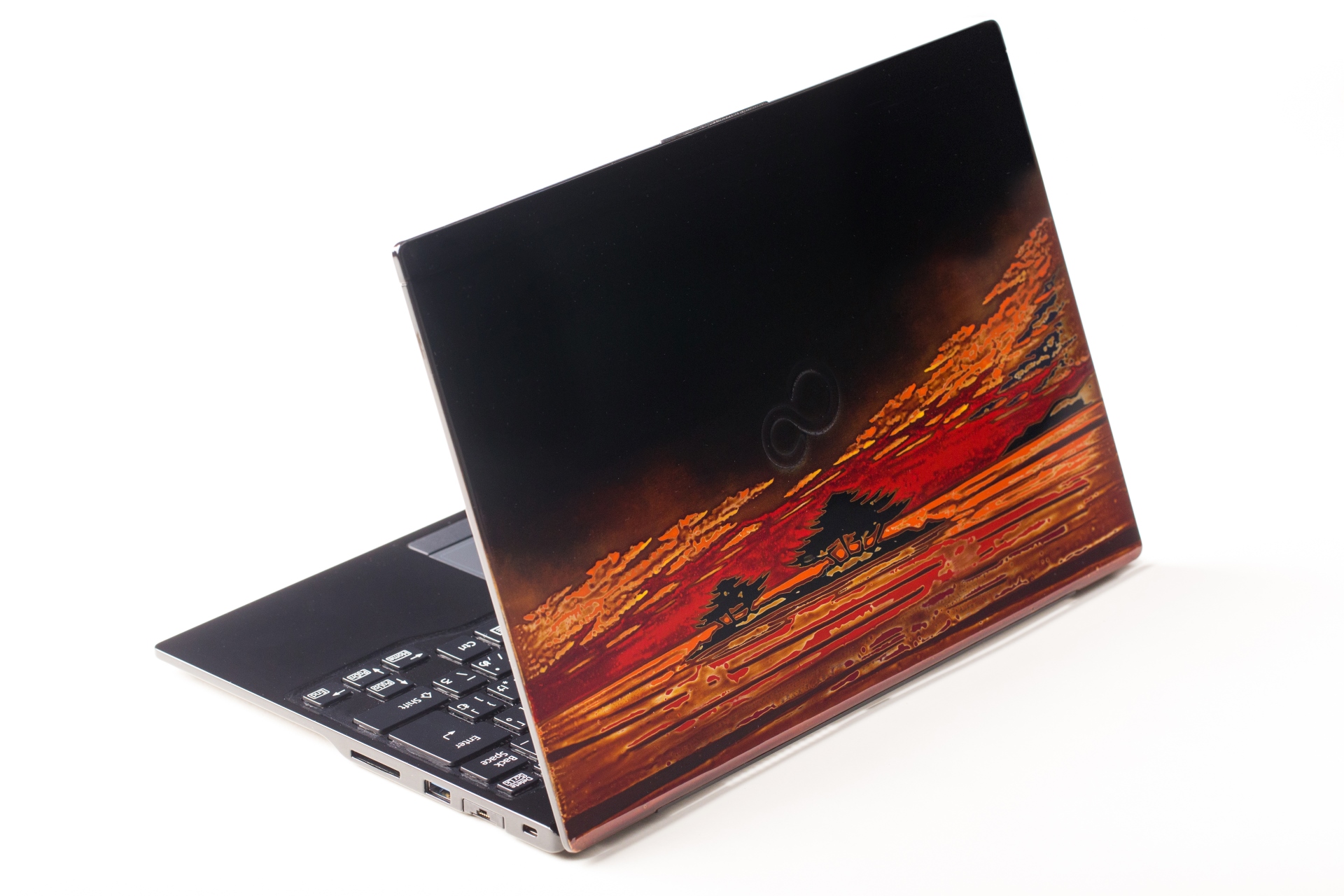 島根富士通のPC累計生産台数が4,000万台を突破。八雲塗の記念モバイル