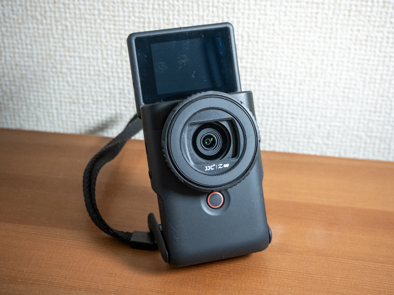 編集部・ライターの今年“これ買った”！】粗削りだが夜でもスマホ感覚で