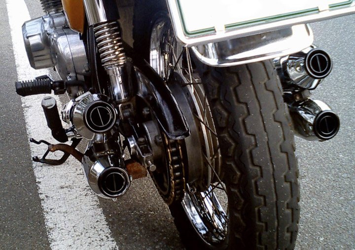 CB750整備簿 その5(排気・駆動） : 風にあおられ