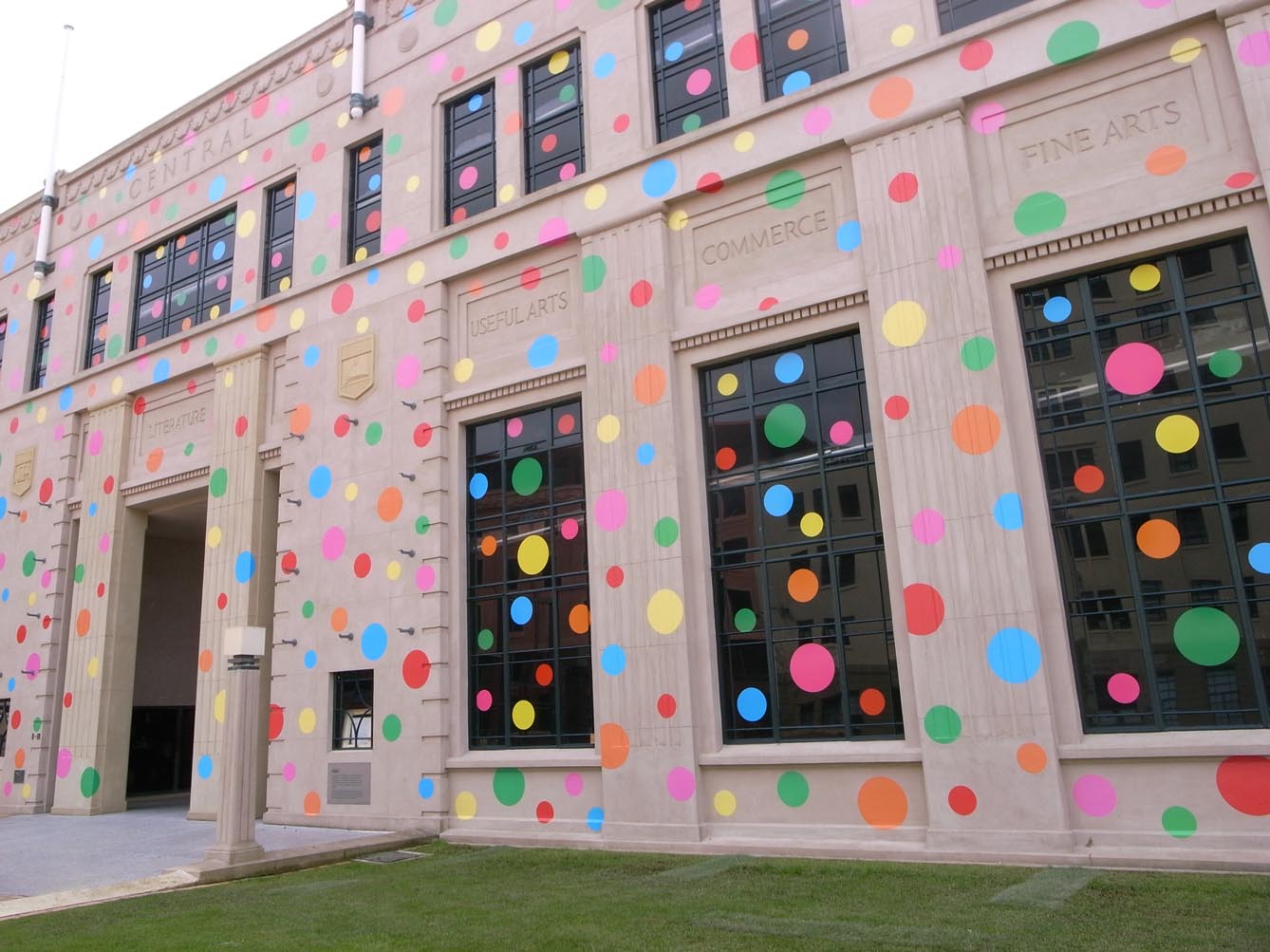 草間彌生「Yayoi Kusama Mirrored Years」City Gallery Wellington