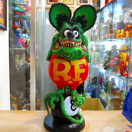 入荷情報】ダンク ラットフィンク 8ボール エディション ソフビ製 塗装