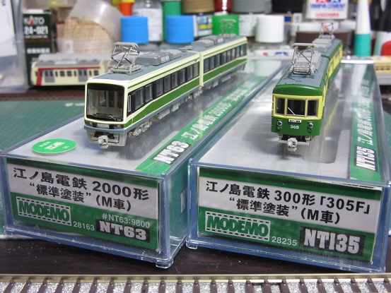 モデモ・江ノ電2000形（現行・標準色）/江ノ電305F標準色入線