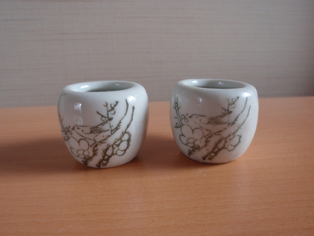 瀬532の鳥の餌入れ : 時のかけら～統制陶器～