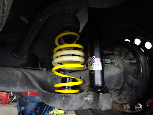 VW up!にKW車高調取り付け♪ : Macchinaの公式ブログ