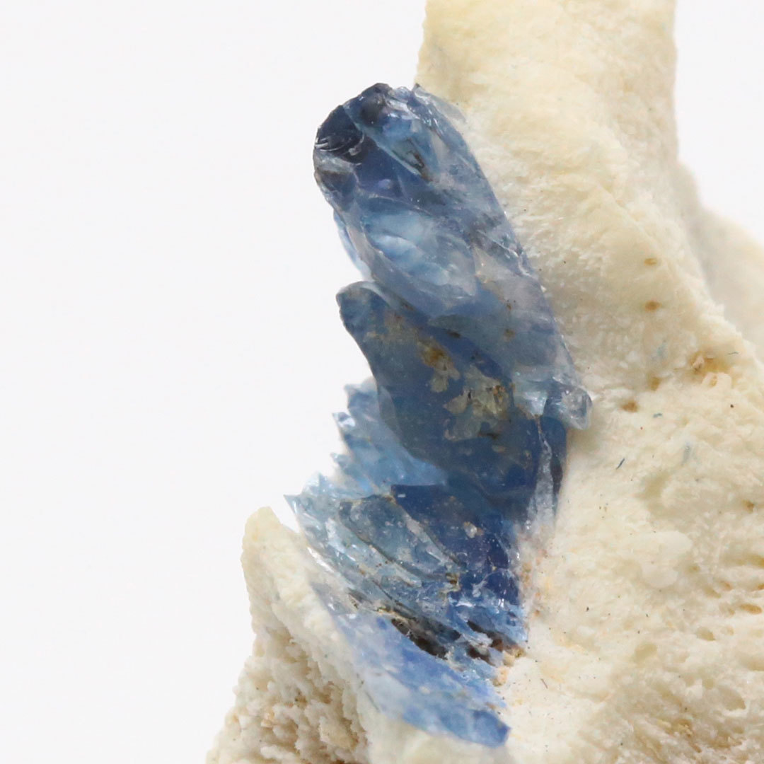 サファイアよりも高価な宝石！？ベニトアイト結晶母岩付き : 石の音