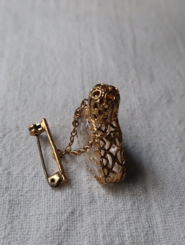 プチポワン 香水瓶のブローチ : 満月アンティーク