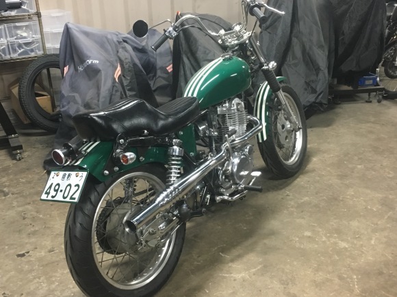 SR400 ワンオフアップマフラー : CUSTOM REPORT