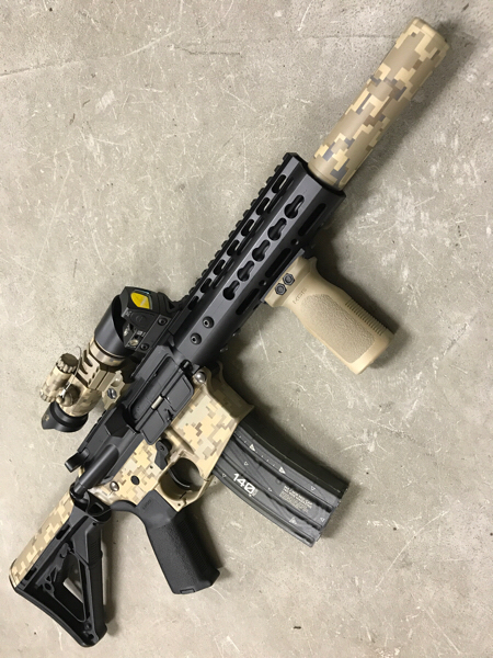 東京マルイ スタンダード電動ガン M4A1 ピクセル迷彩にスプレー塗装