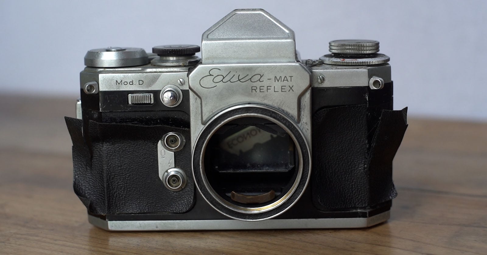 Fully Restoring a Dilapidated 1960s Edixa Camera Found at a Garage