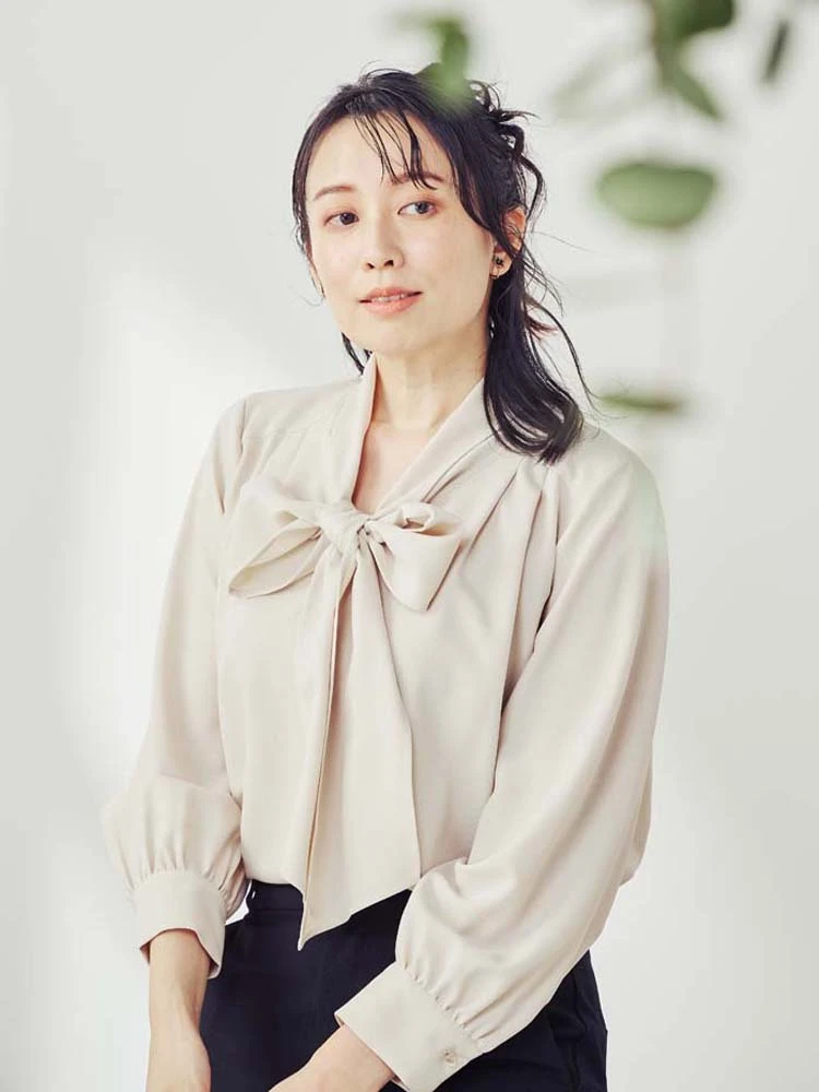 ベージュ ビックボウタイ ジョーゼットブラウス オフホワイト/ブラック