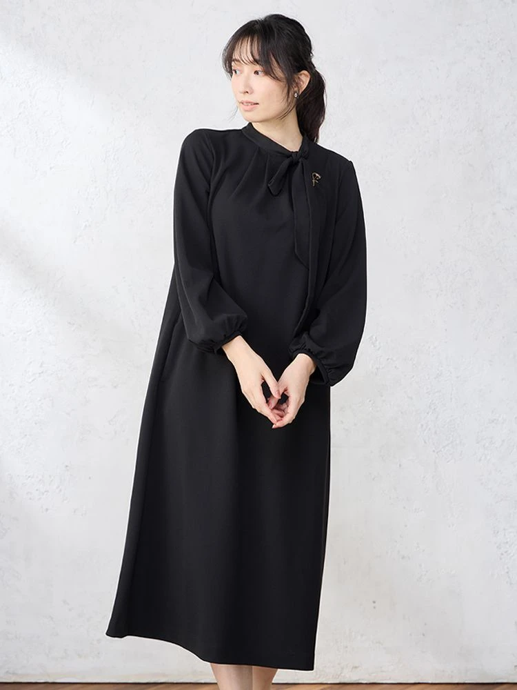 ブラック ブローチ付き ボウタイワンピース ブラック/ネイビー | P.S.