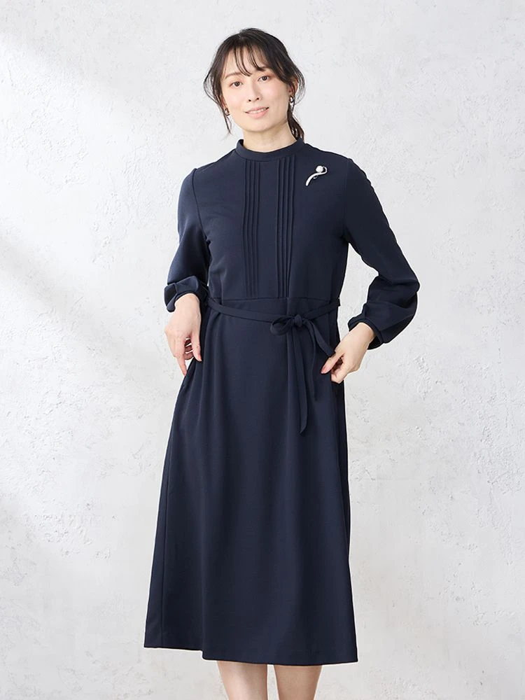 ネイビー ブローチ付き ピンタックワンピース ブラック/ネイビー