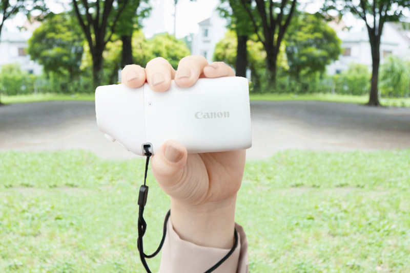 のぞきながら撮れる！キヤノンの望遠鏡型カメラ「PowerShot ZOOM」を