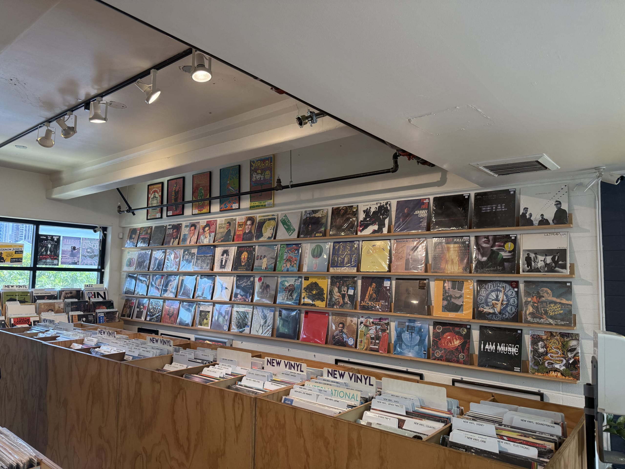 ハワイのレコード探しの決定版！カカアコの名店Hungry Ear