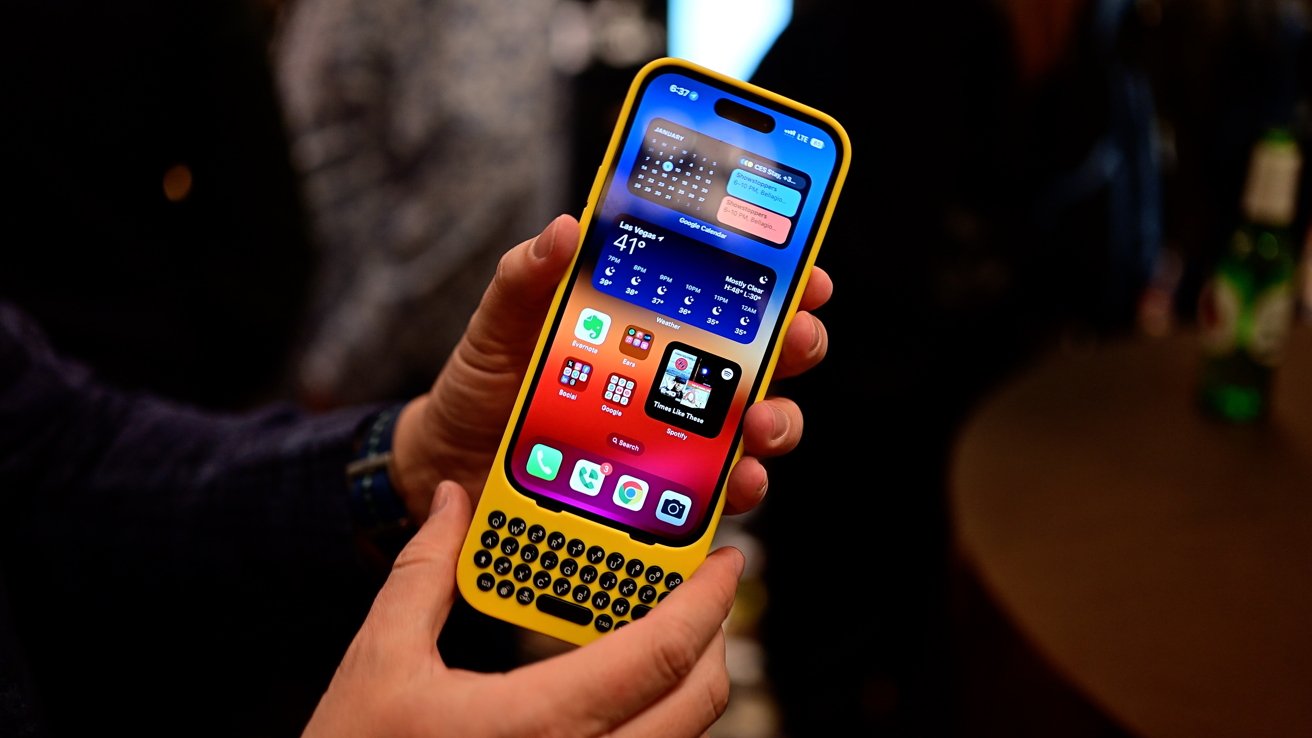 Hands On: Clicks Creator Keyboard case for iPhone