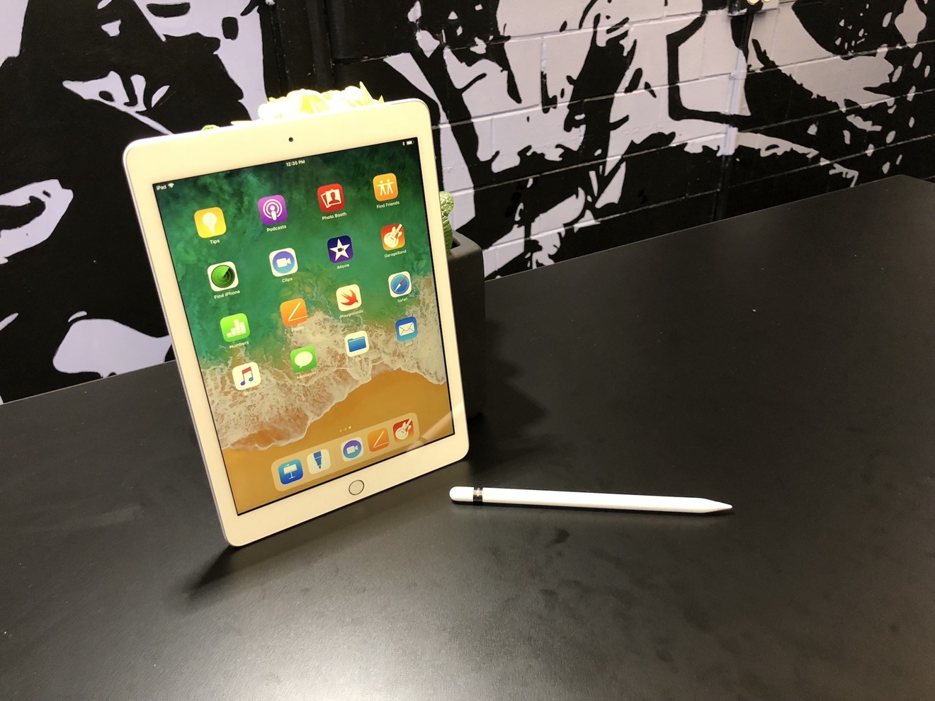 First look: Apple's new 9.7-inch iPad with Apple Pencil support