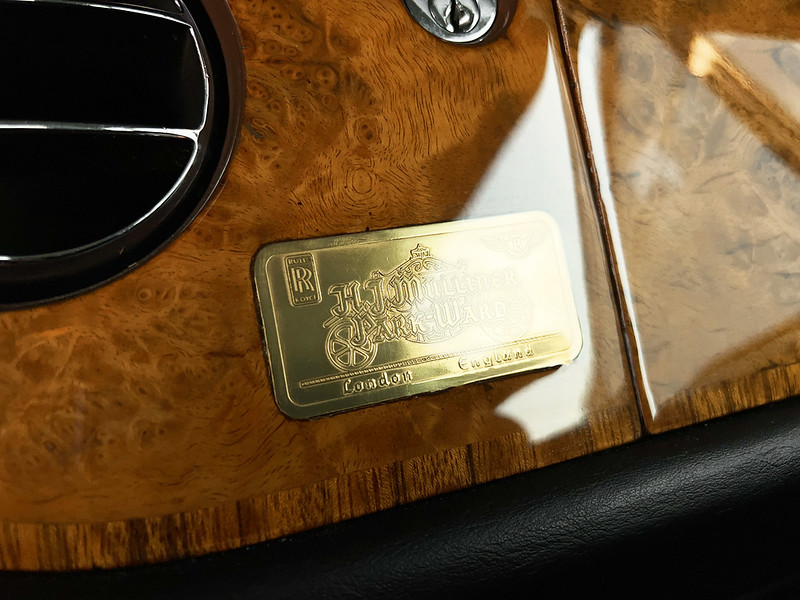 1972 Rolls-Royce Corniche FHC – Park-Ward Motors