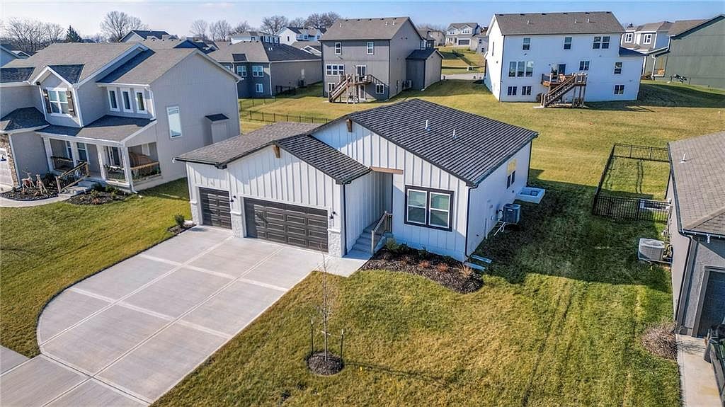 3212 SW Arboridge Dr, Lees Summit, MO 64082 | MLS #2595708 | Zillow