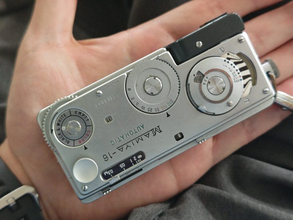 絶滅した16mmフィルムカメラ【MAMIYA-16 AUTOMATIC】を使って写真を