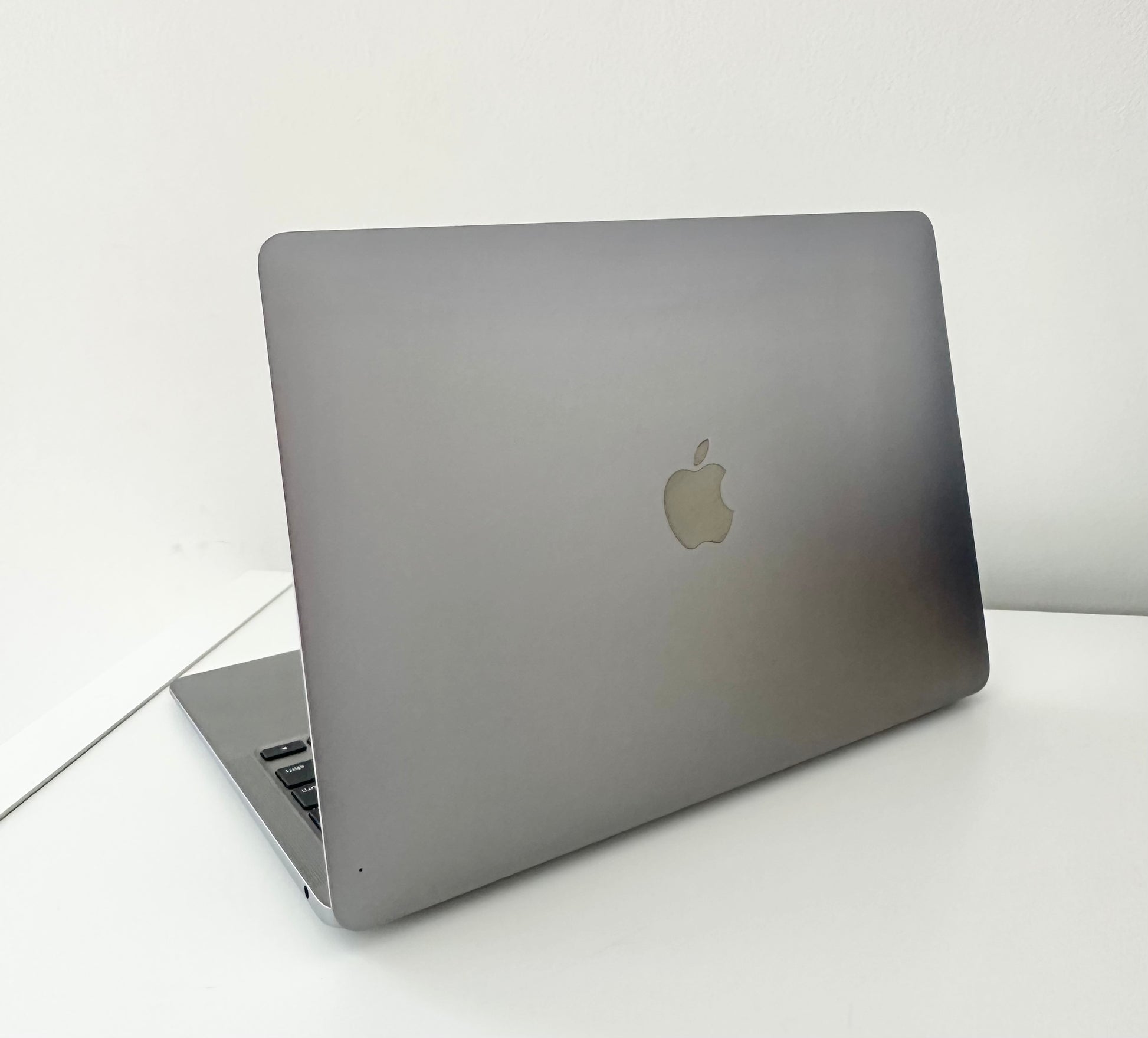 MacBook Air (Retina, 13-inch, 2020) Space Gray - Intel – Phoenix