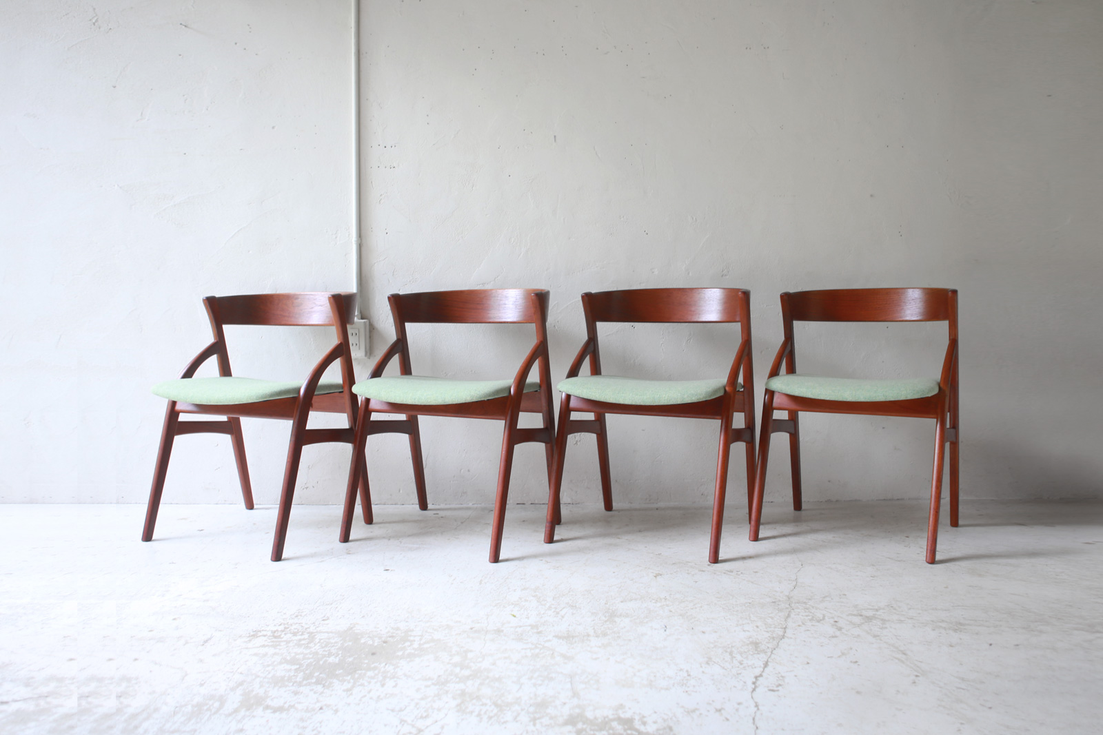 Half-Arm Dining Chair for Dyrlund Denmark | phono | 金沢 北欧 中古
