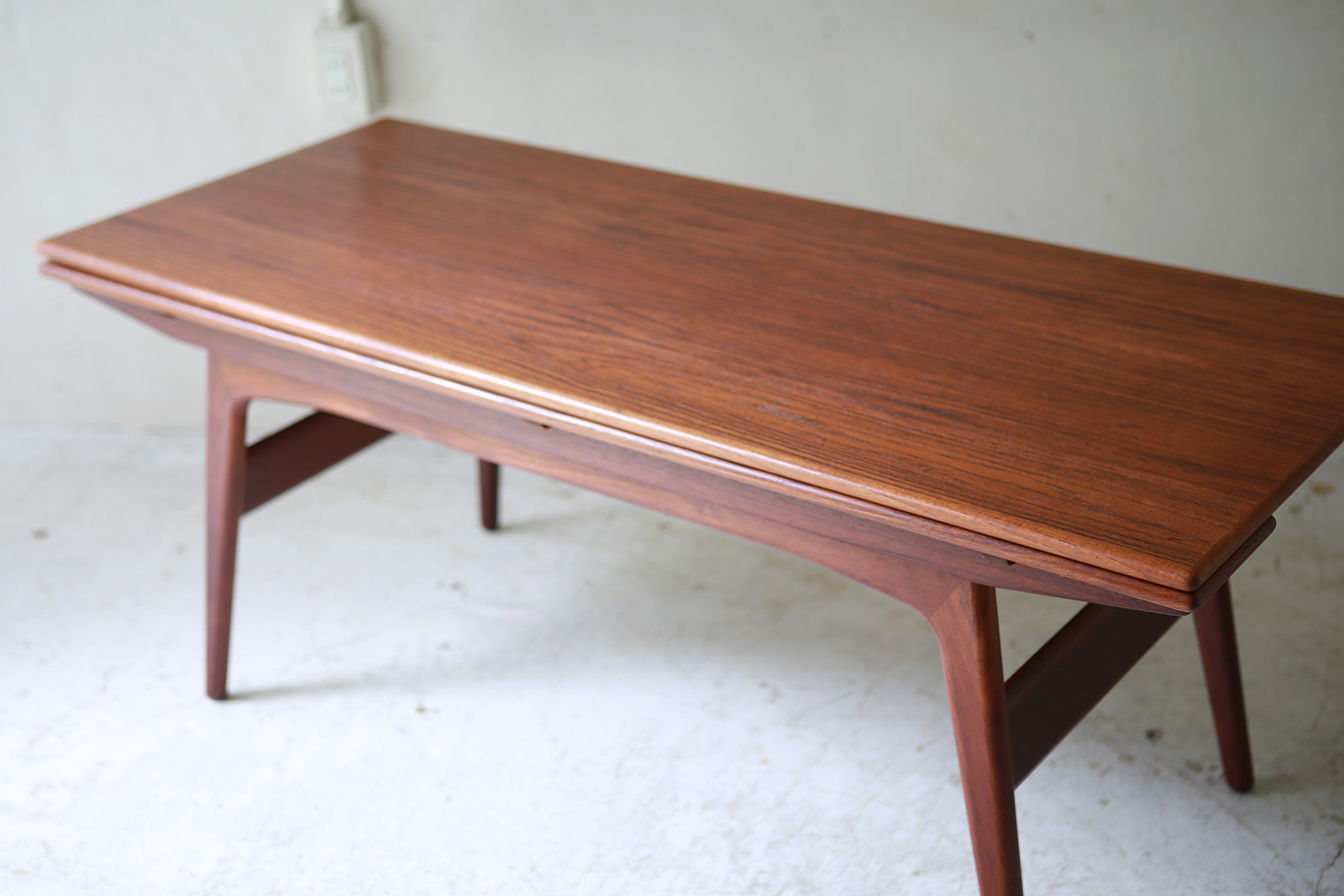 Convertible Elevator Coffee Table for Trioh | phono | 金沢 北欧