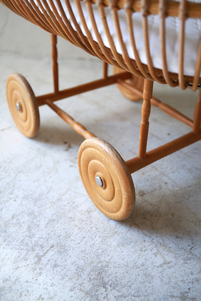 Rattan Baby Bed from the Netherlands | phono | 金沢 北欧 中古家具