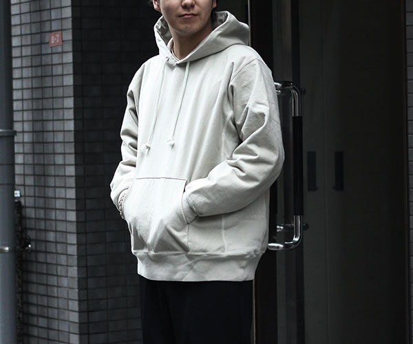 7月19日(金)販売。AURALEE SUPER MILLED SWEAT PRAKA | andPheb Staff Blog