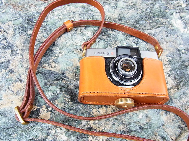 オリンパスペンシリーズカメラケース&ストラップ OLYMPUS（PEN・S・EE