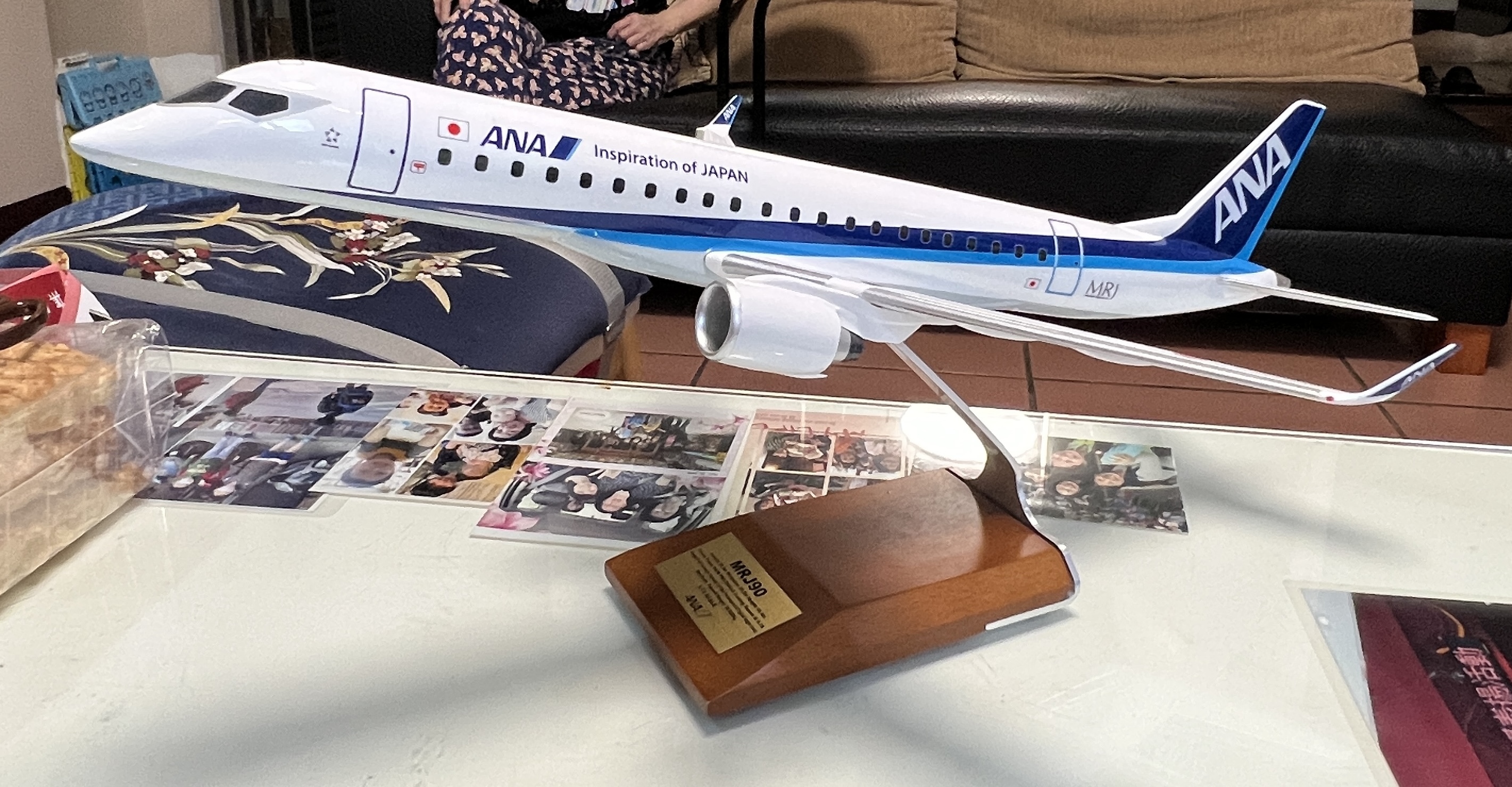 帶著飛機坐飛機~~全日空商事1/72 三菱MRJ by PACMIN & 1/100 MRJ