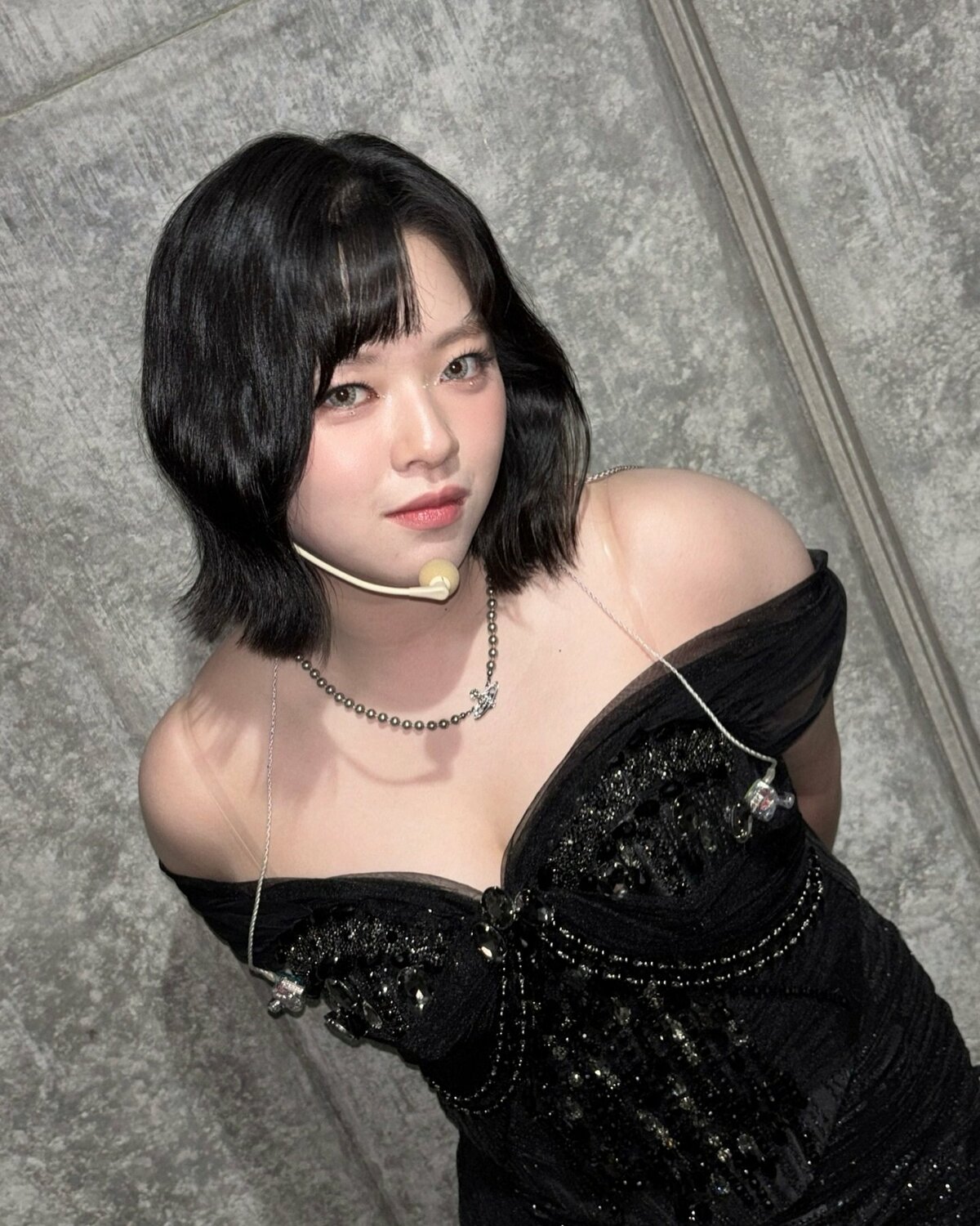 最高のビジュアル」TWICEジョンヨン、久々の金髪ヘアに沸騰 増量＆激