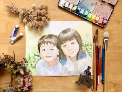 ぬくもりのある水彩画でお子さんの似顔絵を描く「たね」さんのご紹介